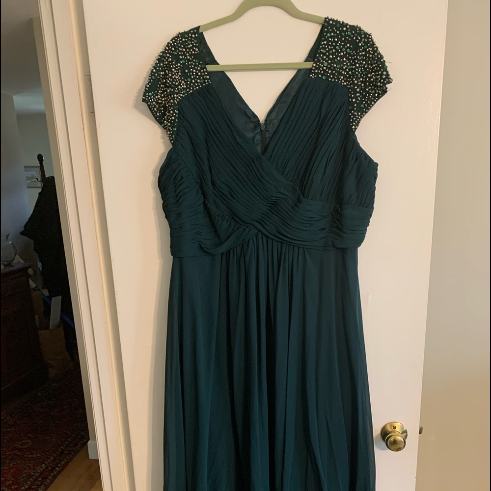 Beautiful Eliza J hi low gown